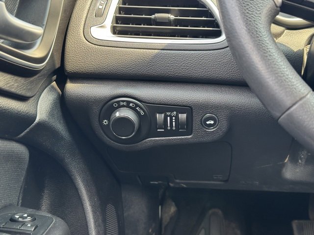 Used 2015 Chrysler 200 Limited image 22