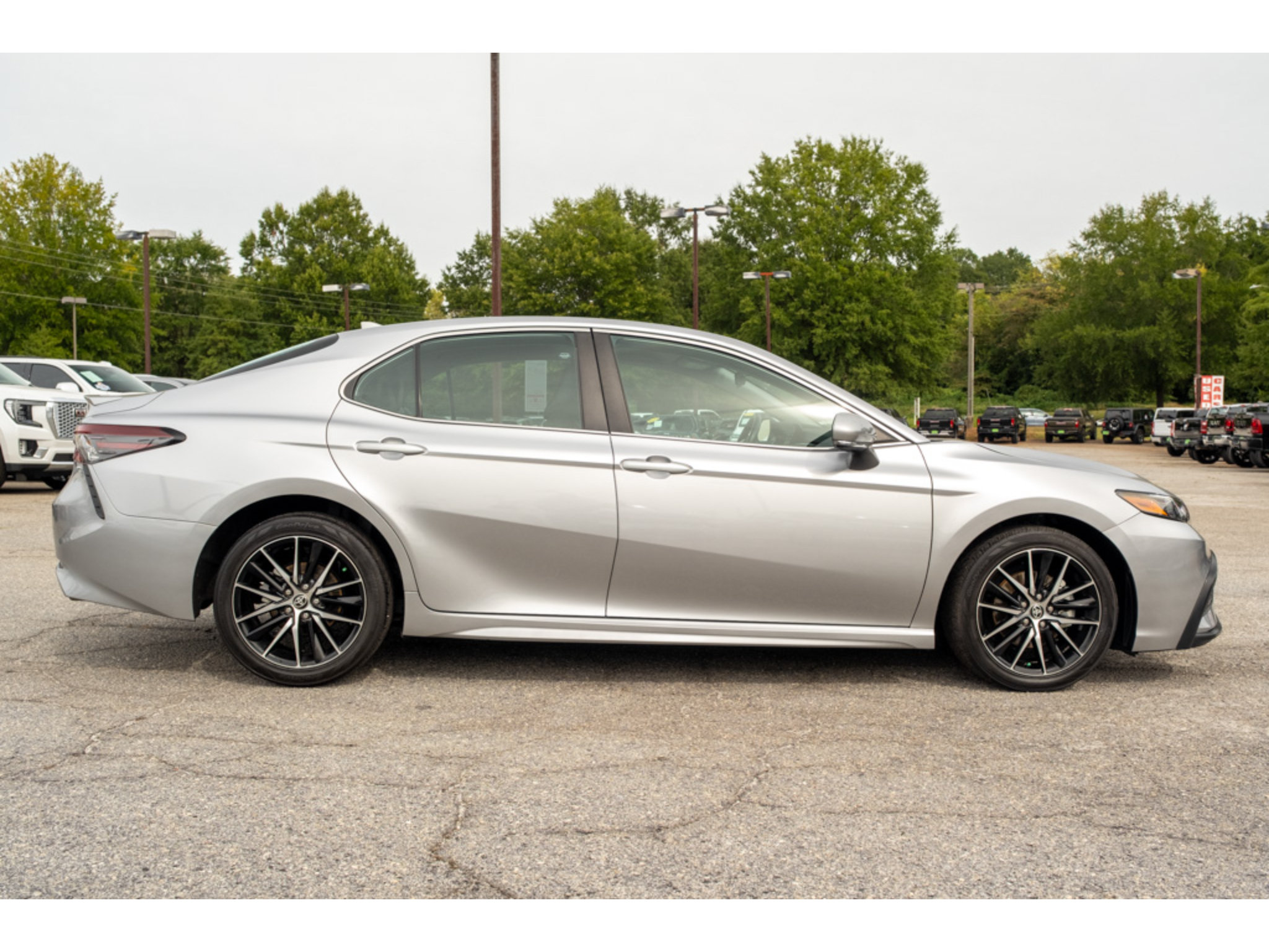 Used 2024 Toyota Camry SE FWD image 9