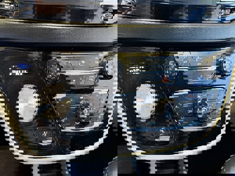 Used 2018 Chrysler Pacifica Touring-L image 21