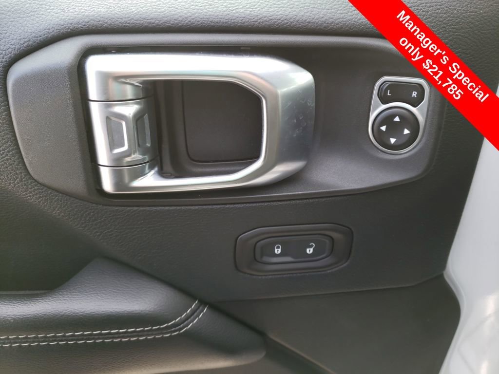 Used 2018 Jeep Wrangler Unlimited Sahara image 12
