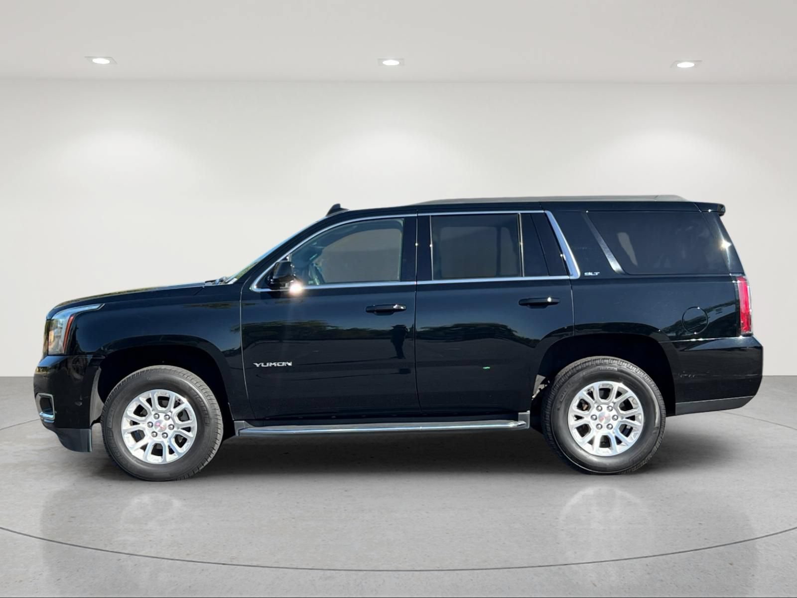 Used 2019 GMC Yukon SLT w/ Open Road Package AWD/4WD image 2