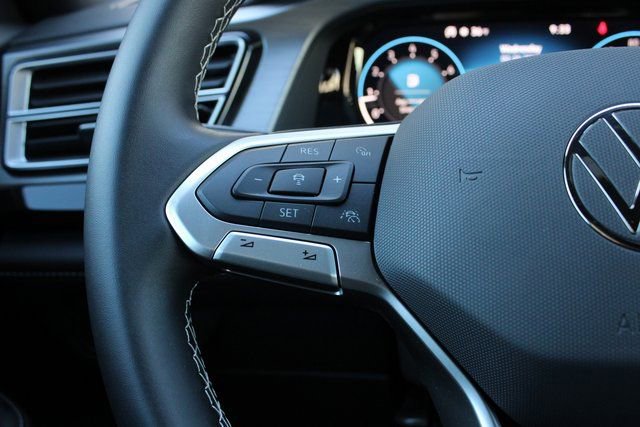 Used 2025 Volkswagen Atlas Cross Sport SE image 13