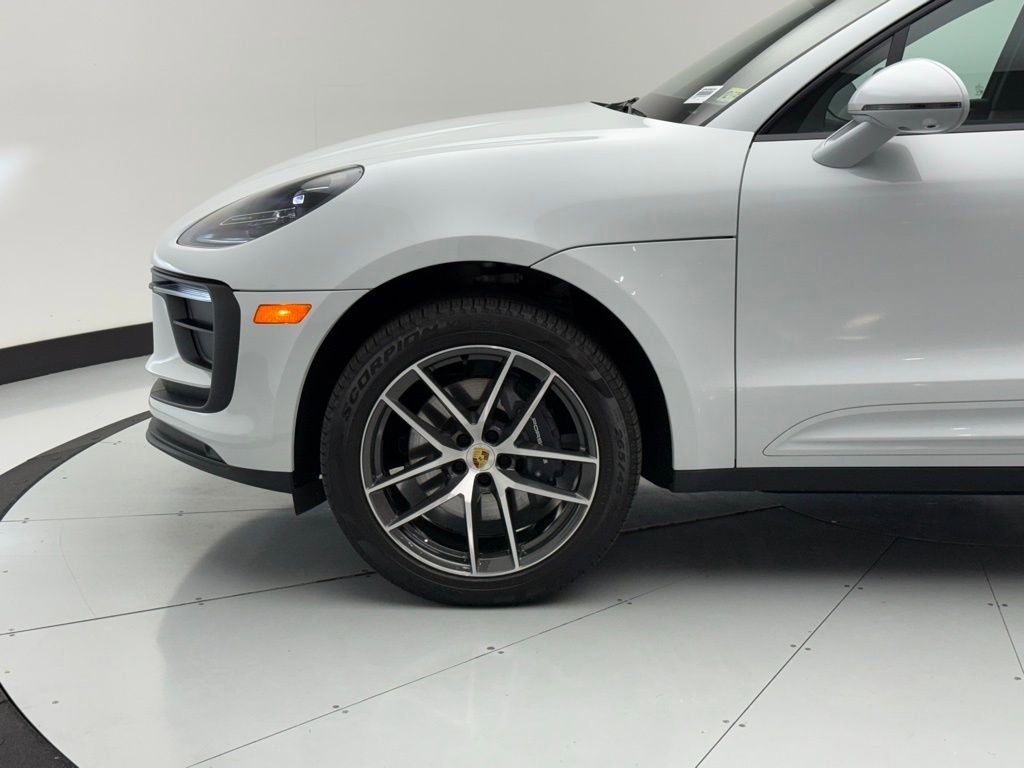Used 2025 Porsche Macan image 48