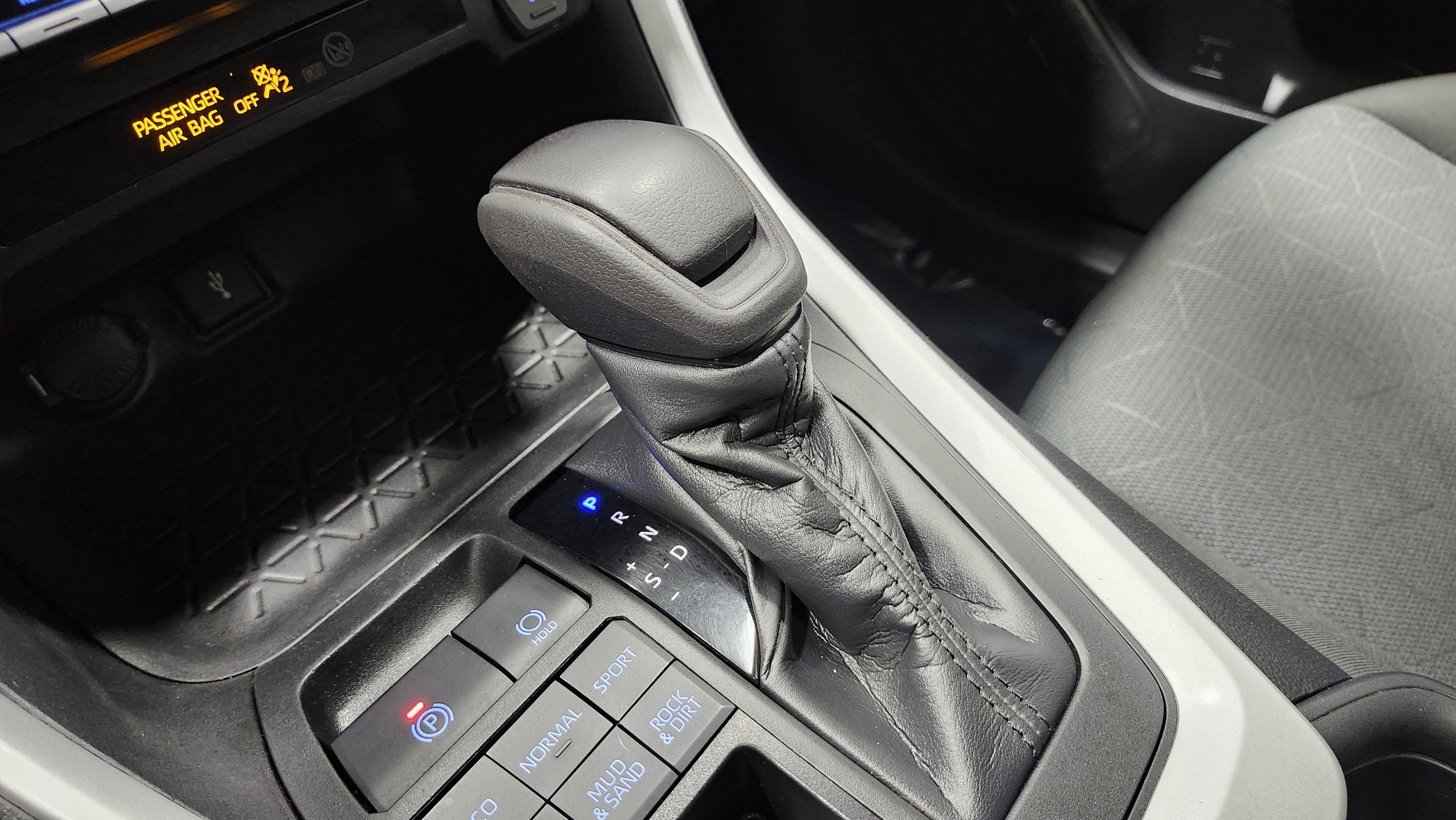 Used 2022 Toyota RAV4 XLE w/ Convenience Package image 34