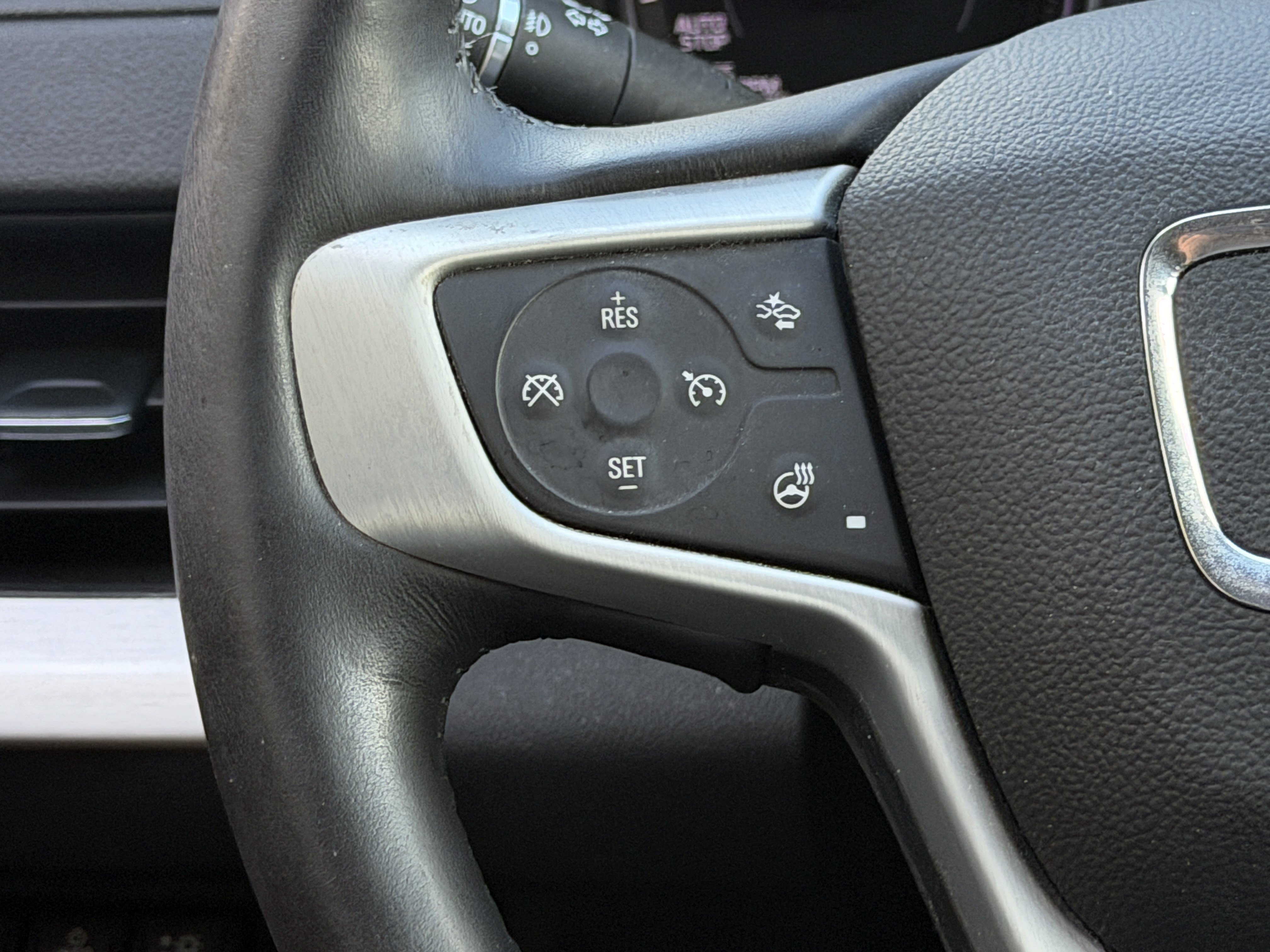 Used 2022 GMC Terrain SLT w/ Tech Package FWD image 14