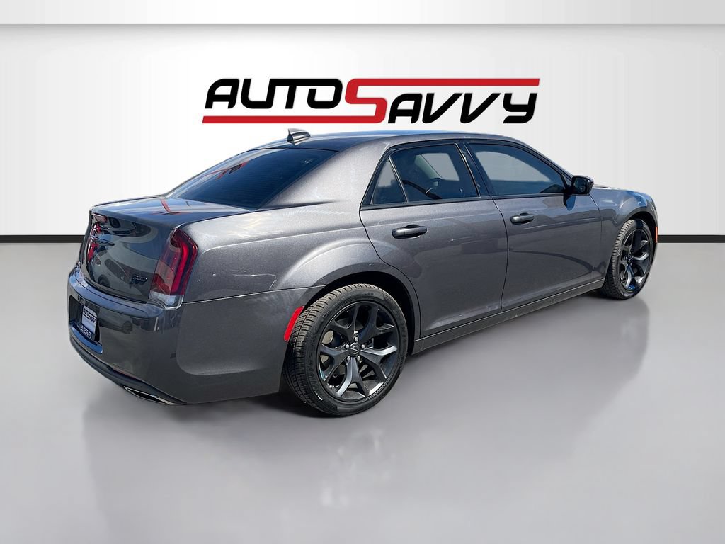 Used 2022 Chrysler 300 Touring w/ Sport Appearance Package RWD image 7