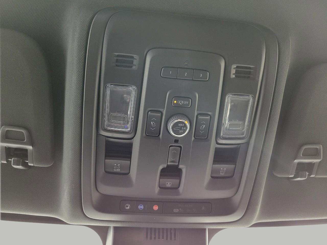 Used 2024 Chevrolet Suburban Premier AWD/4WD image 19