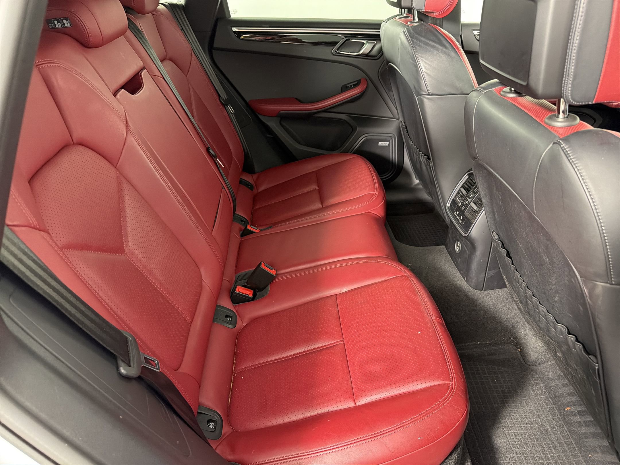 Certified 2023 Porsche Macan S image 28