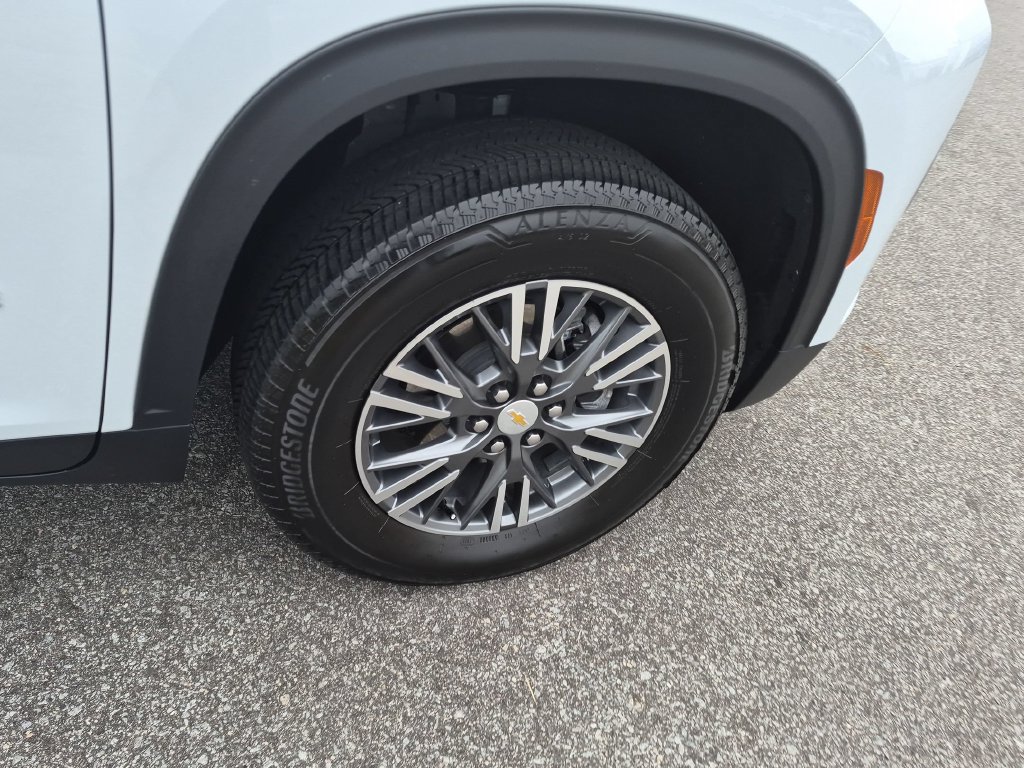 Used 2023 Chevrolet Traverse LS w/ Safety Package FWD image 11