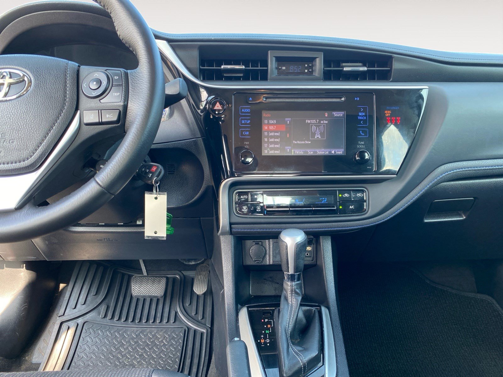 Used 2018 Toyota Corolla SE FWD image 13