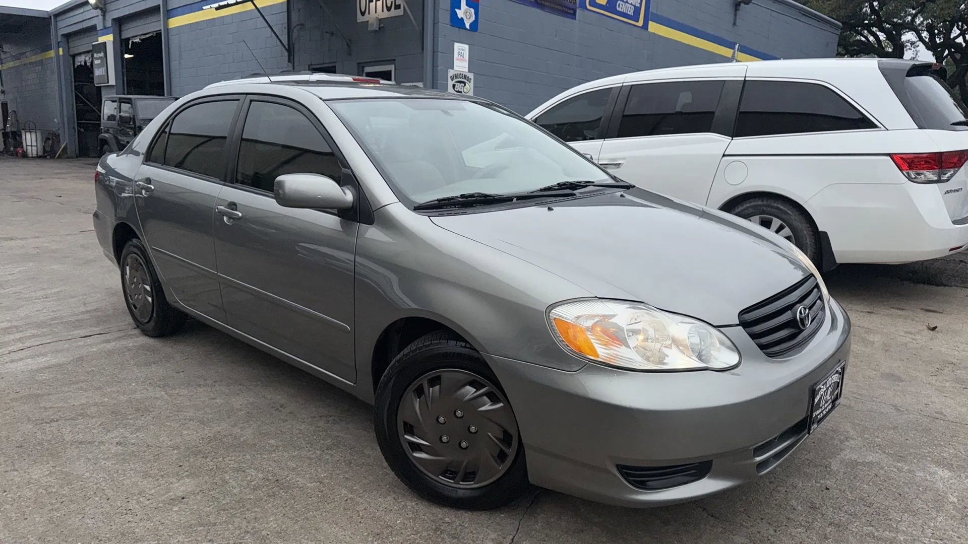 Used 2004 Toyota Corolla LE image 1