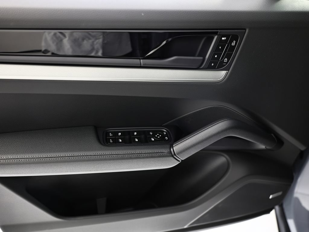 New 2026 Porsche Cayenne AWD/4WD image 18