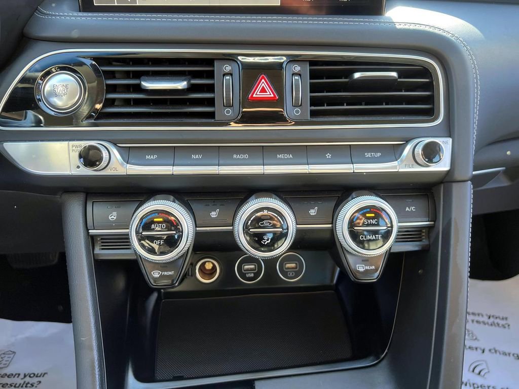 Used 2023 Genesis G70 2.0T image 21