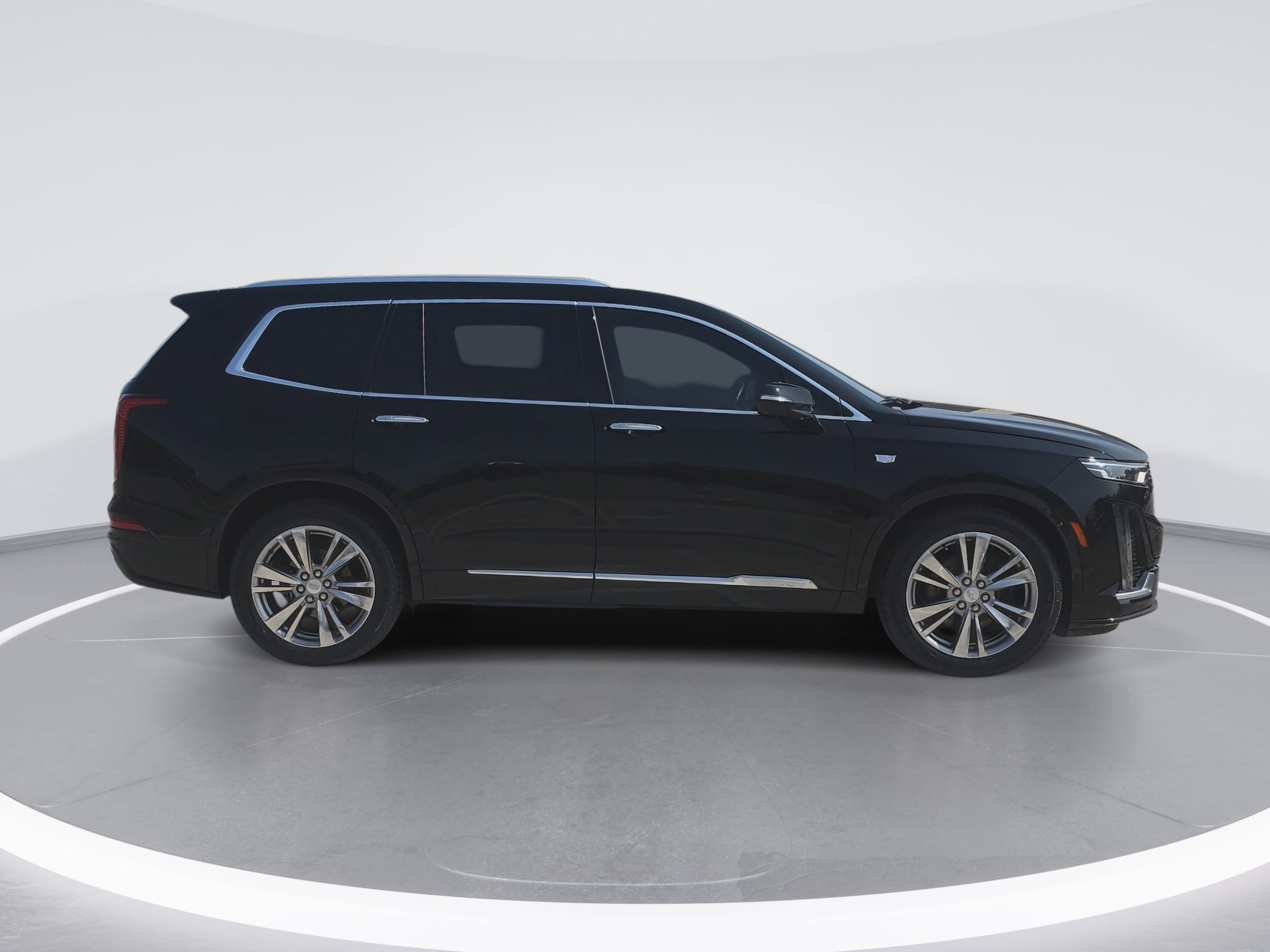 Used 2024 Cadillac XT6 Premium Luxury w/ Platinum Package FWD image 2