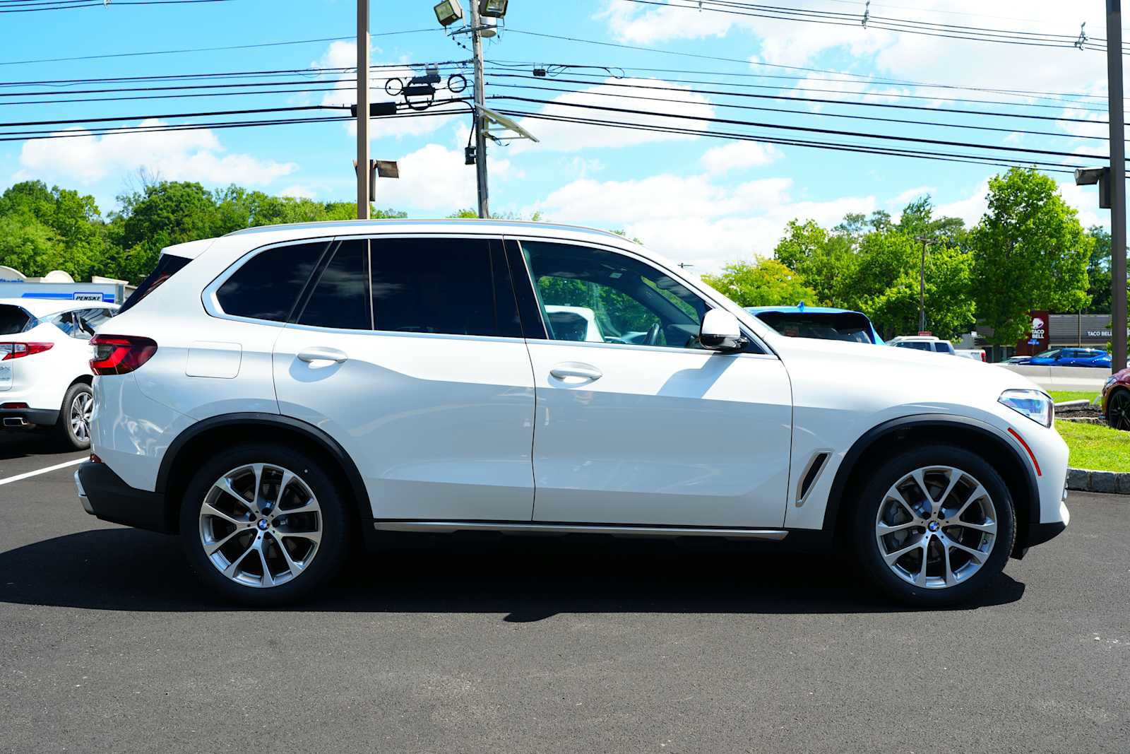 Used 2023 BMW X5 xDrive40i w/ Climate Comfort Package AWD/4WD image 6