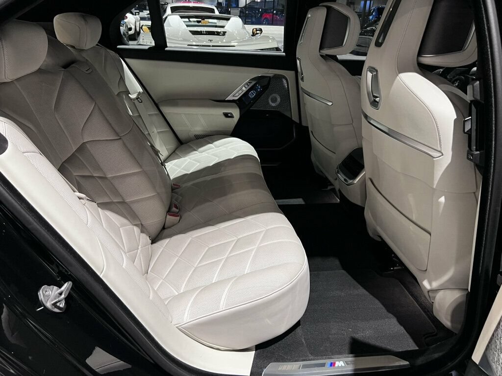 Used 2024 BMW 760i xDrive AWD/4WD image 20