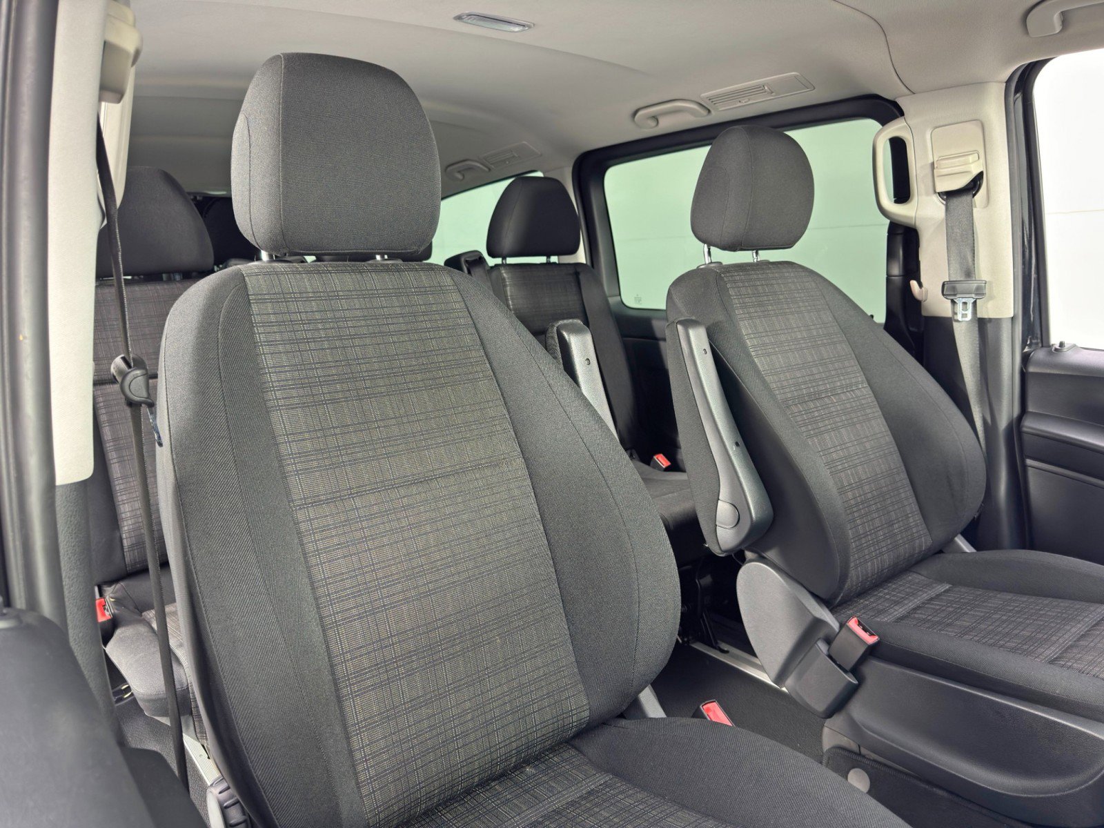 Used 2019 Mercedes-Benz Metris Passenger image 28