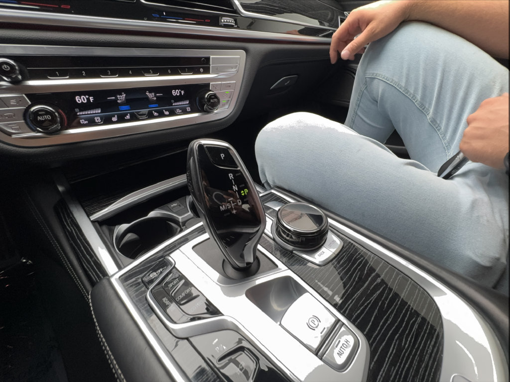 Used 2022 BMW 740i w/ Luxury Rear Seating Package RWD image 48
