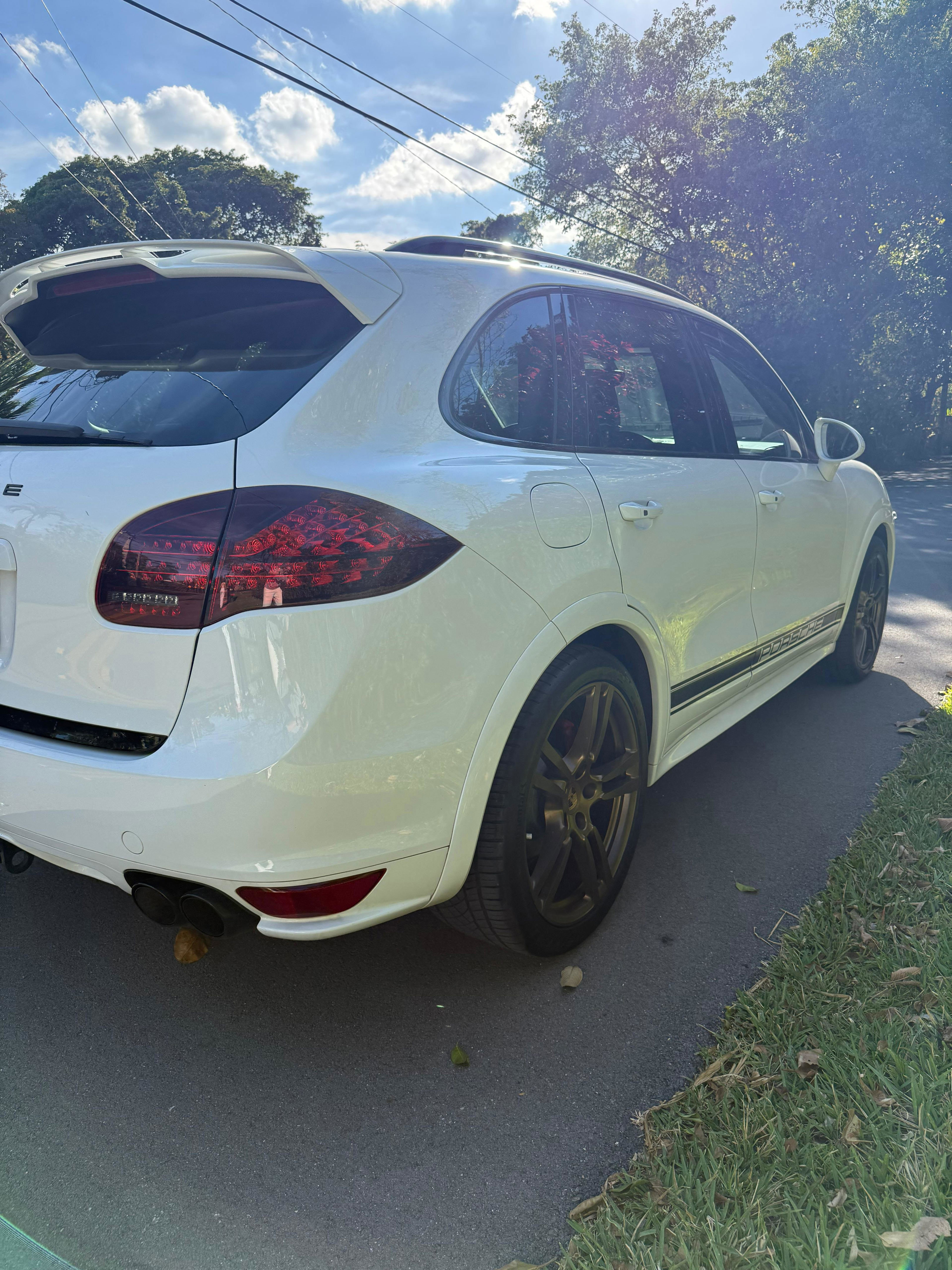 Used 2014 Porsche Cayenne GTS image 12