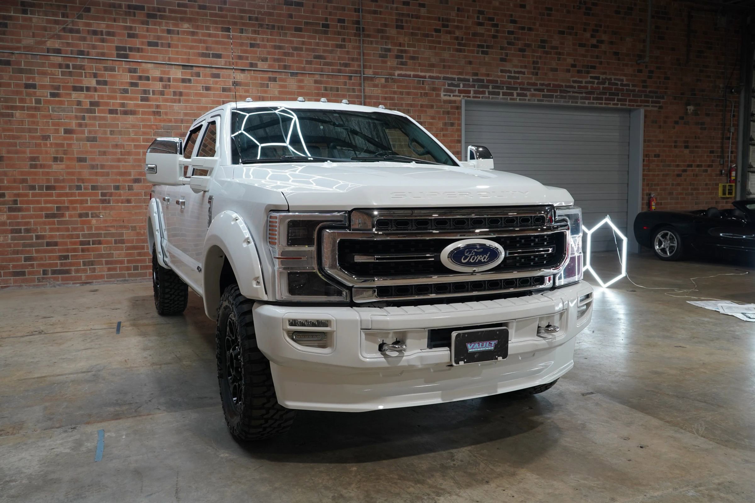 Used 2020 Ford F350 Platinum w/ FX4 Off-Road Package image 4