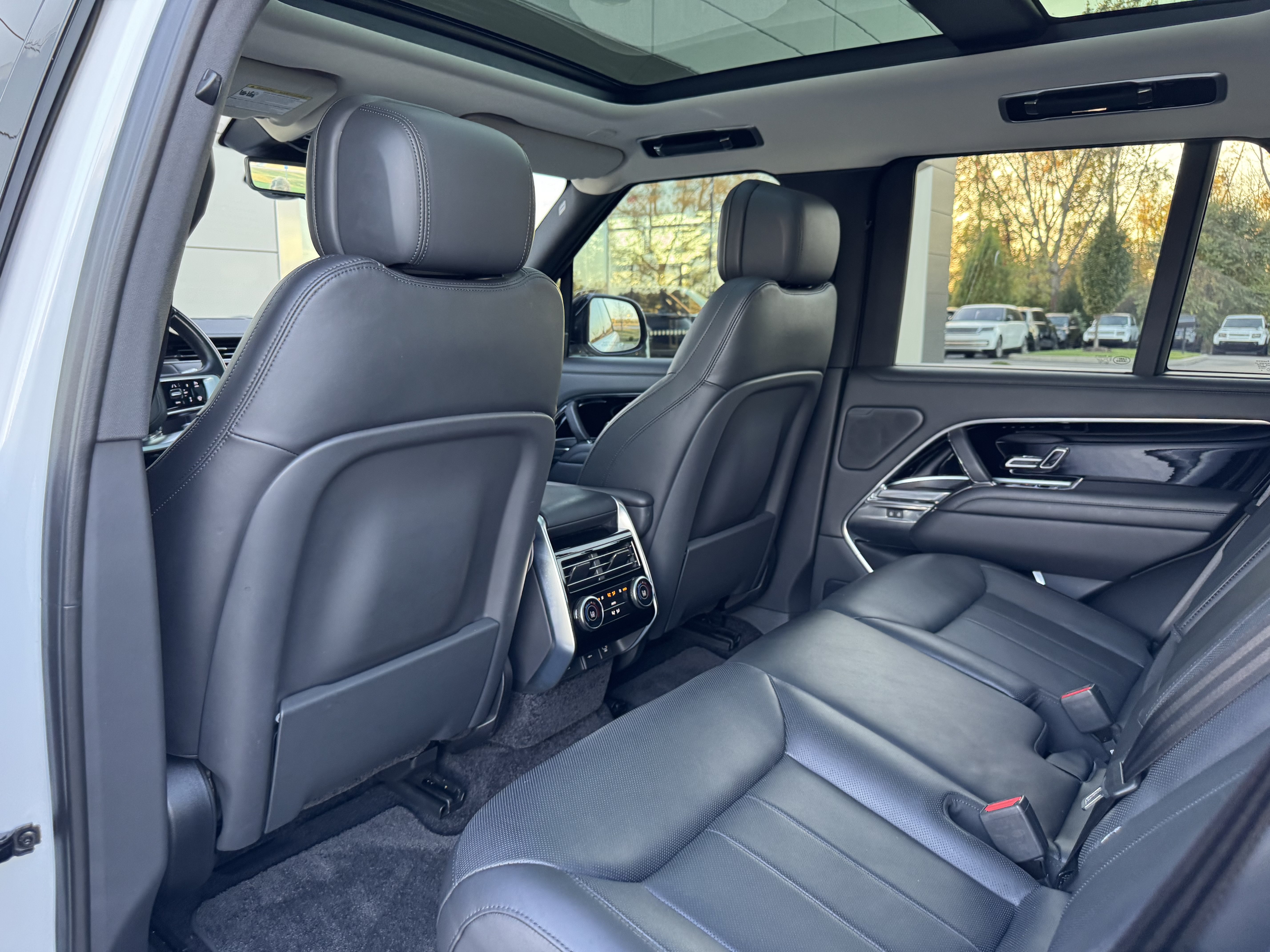 Used 2022 Land Rover Range Rover SE AWD/4WD image 25