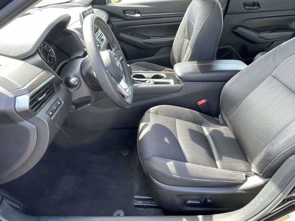 Used 2024 Nissan Altima 2.5 SV FWD image 13