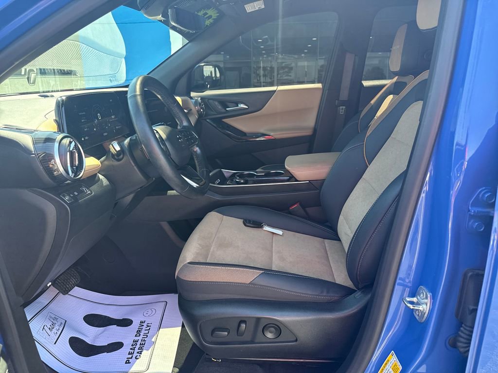 Used 2025 Chevrolet Equinox ACTIV w/ Safety and Technology Package FWD image 11