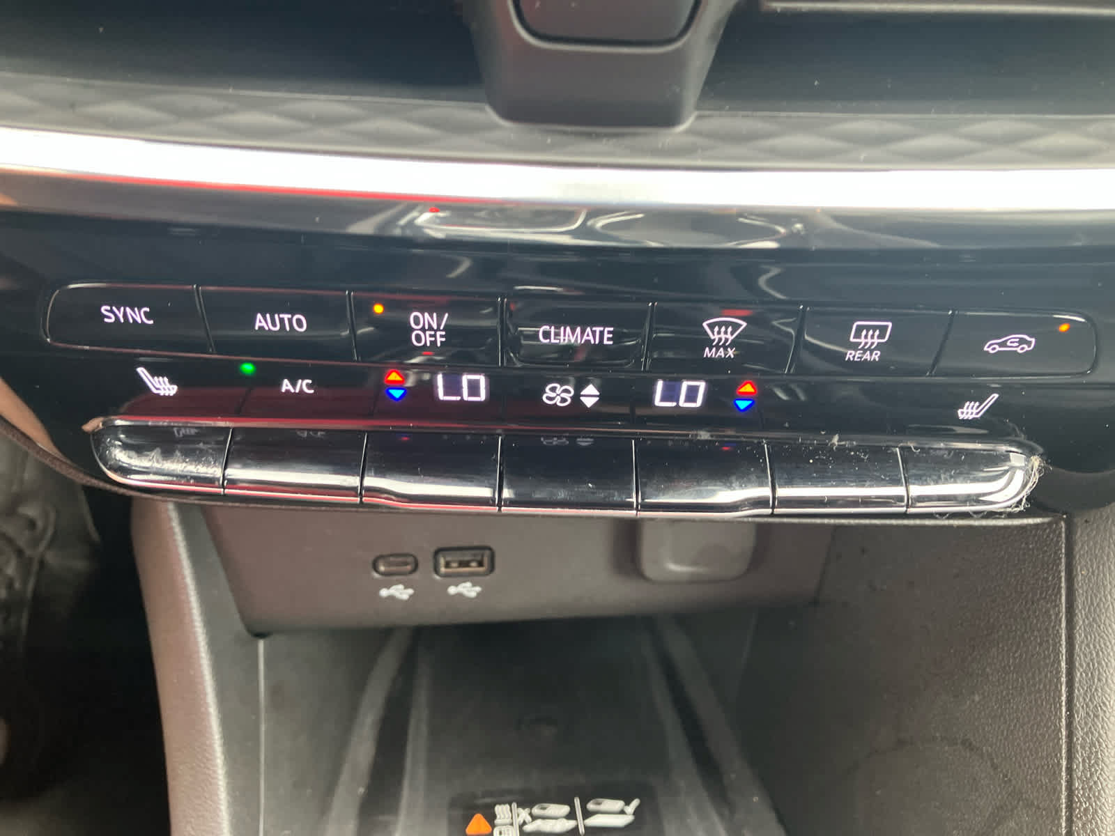 Used 2025 Buick Encore GX Avenir w/ Avenir Technology Package FWD image 24