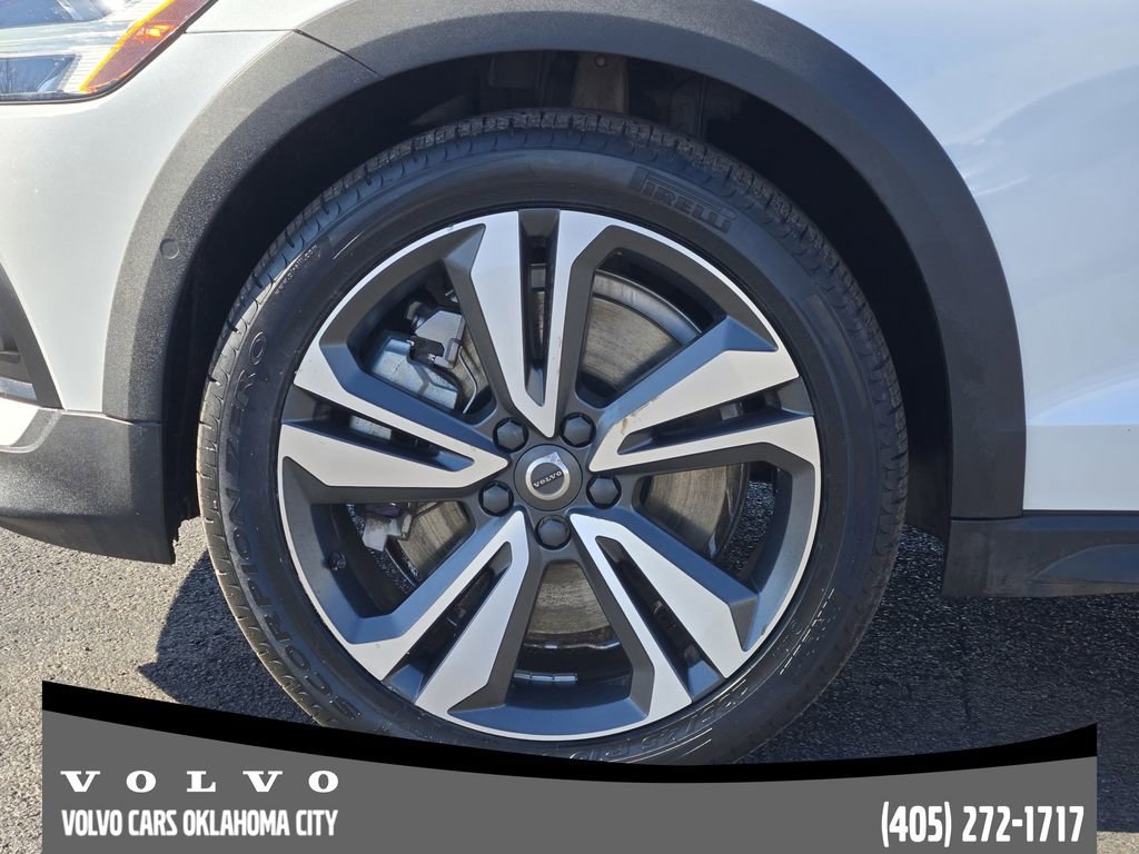 Certified 2024 Volvo V60 B5 Cross Country Plus w/ Protection Package Premier image 11
