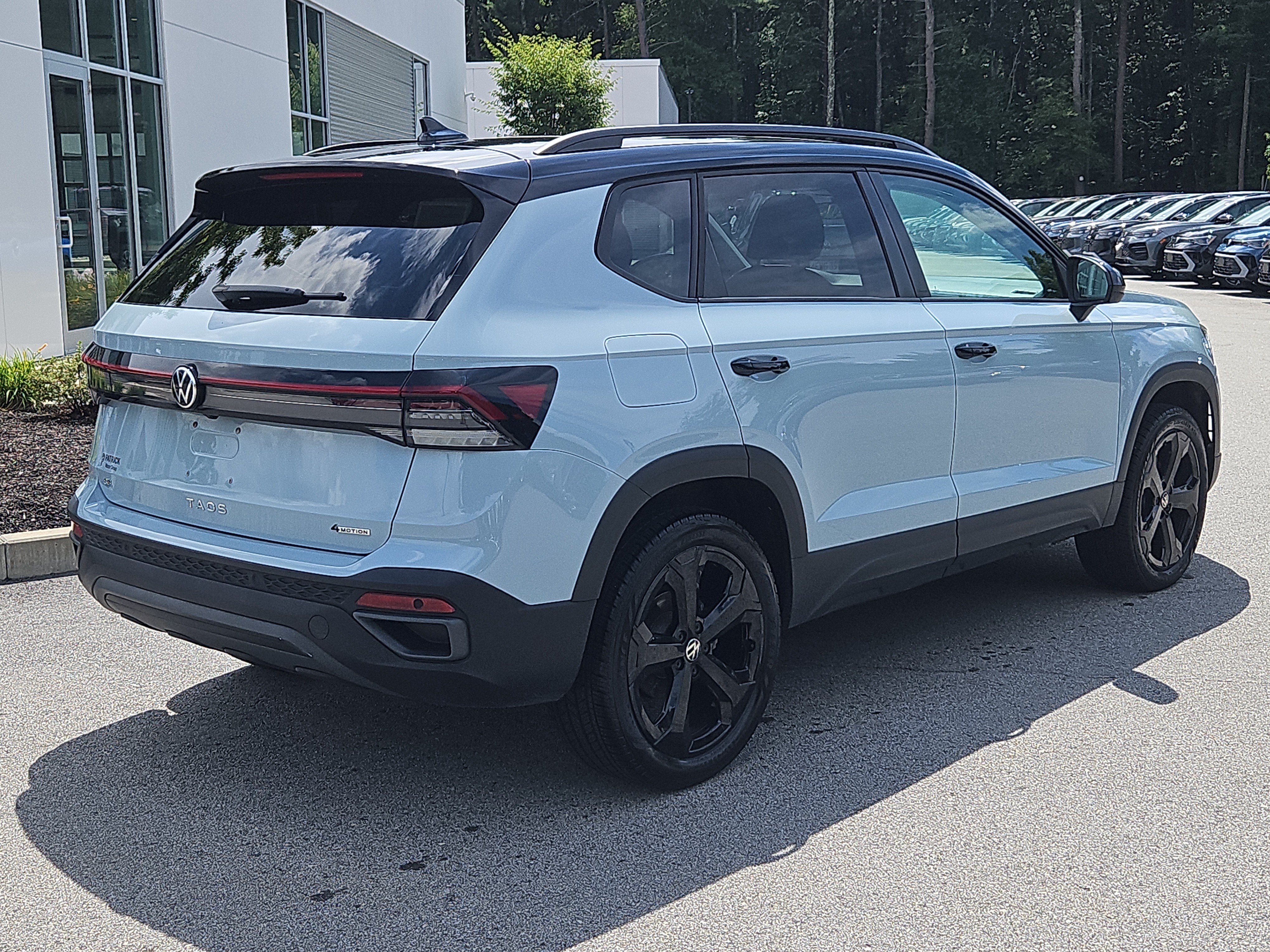 Certified 2025 Volkswagen Taos SE AWD/4WD image 3