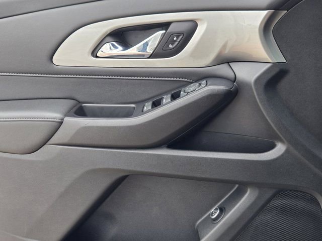 Used 2022 Chevrolet Traverse LT image 25