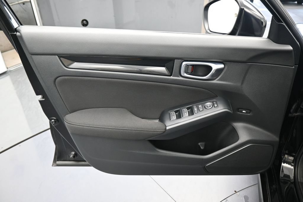 Used 2025 Honda Civic Sport image 13