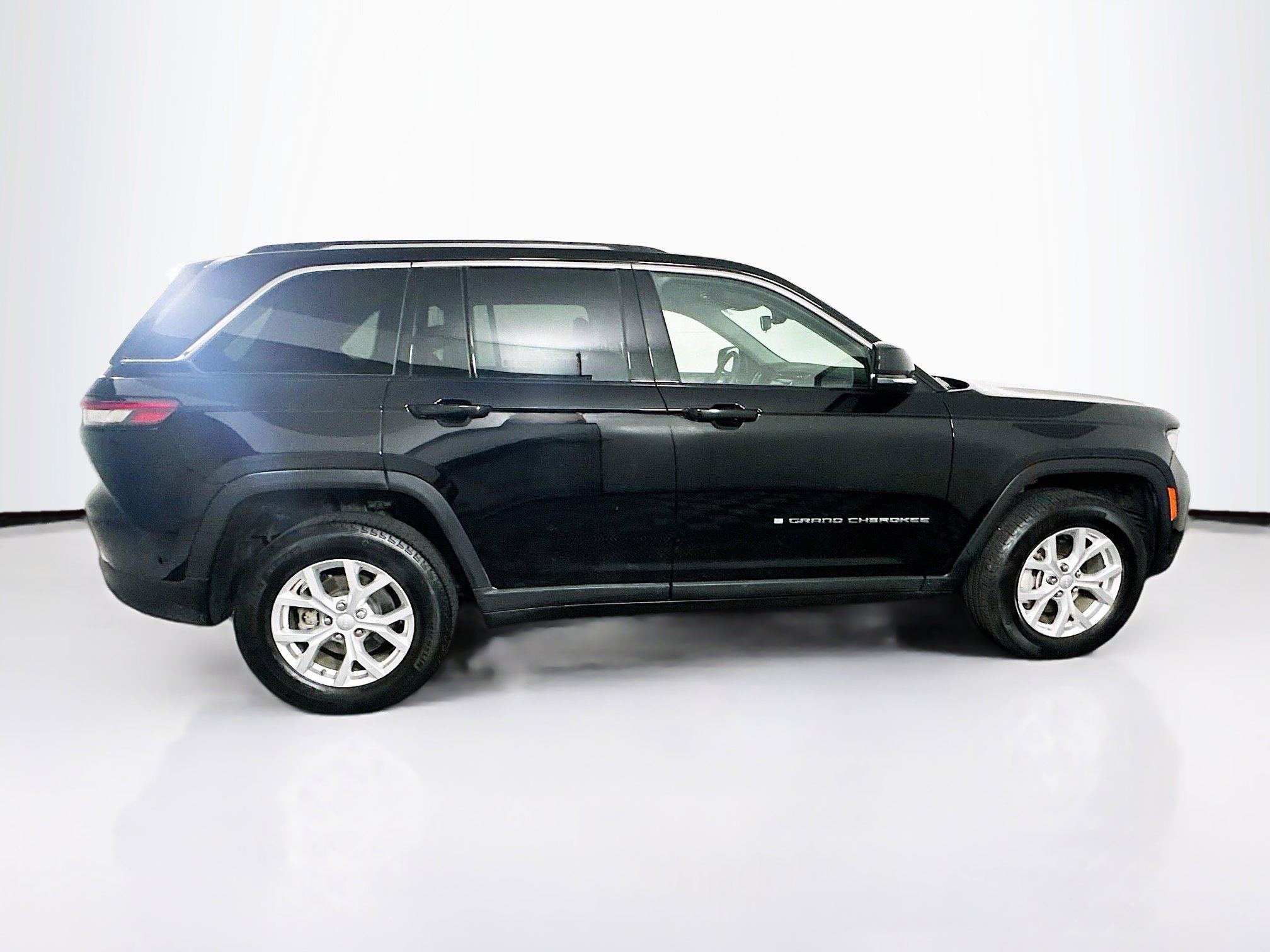 Used 2023 Jeep Grand Cherokee Limited image 10