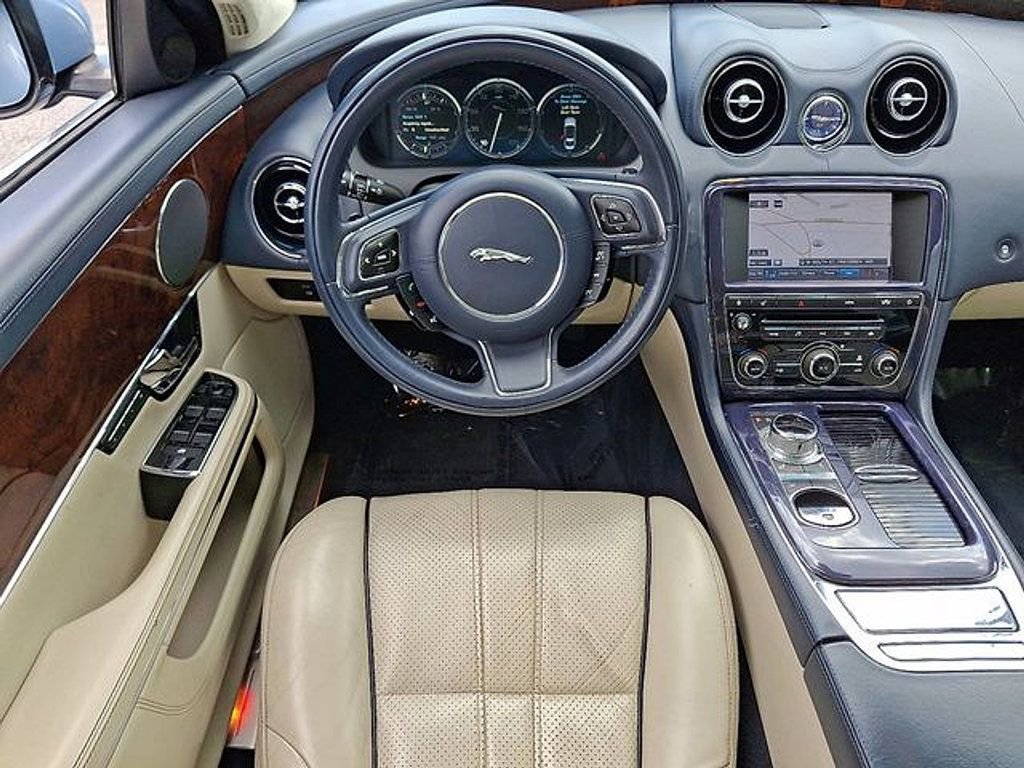 Used 2011 Jaguar XJ image 11