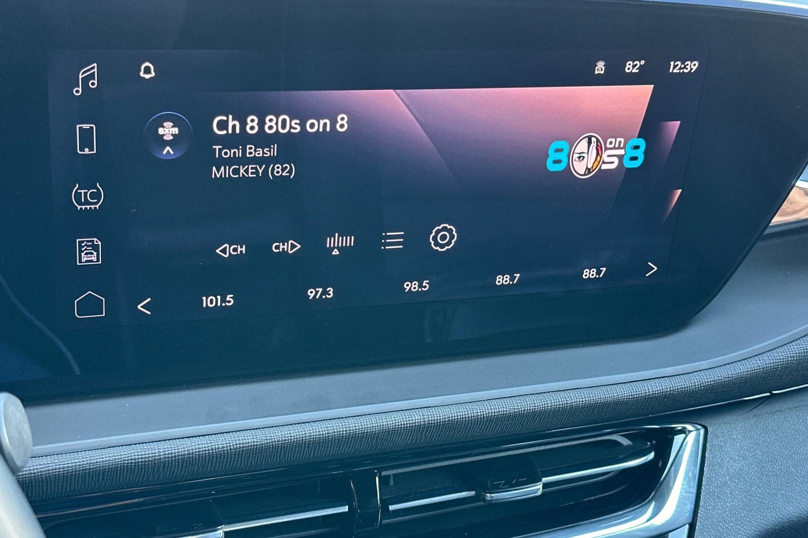 Certified 2025 Buick Envista Sport Touring image 18