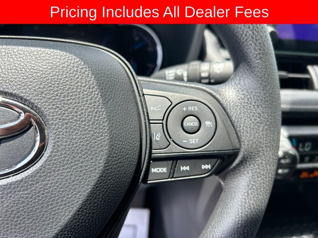 Used 2025 Toyota RAV4 XLE AWD/4WD image 8