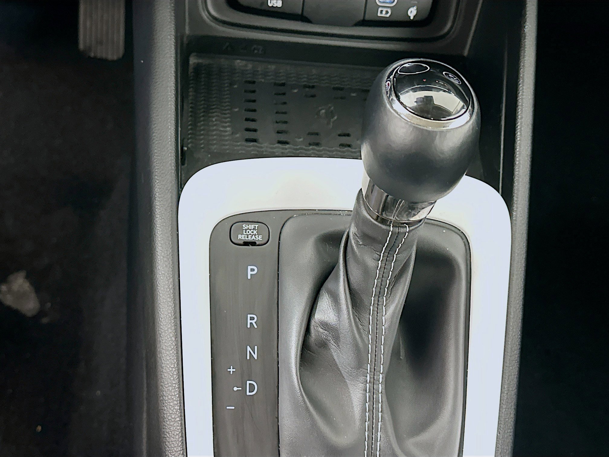 Used 2024 Hyundai Venue Limited image 25