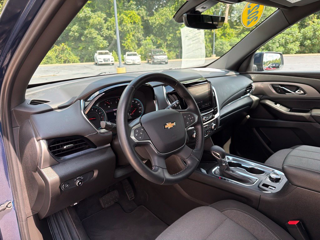 Used 2023 Chevrolet Traverse LT FWD image 46