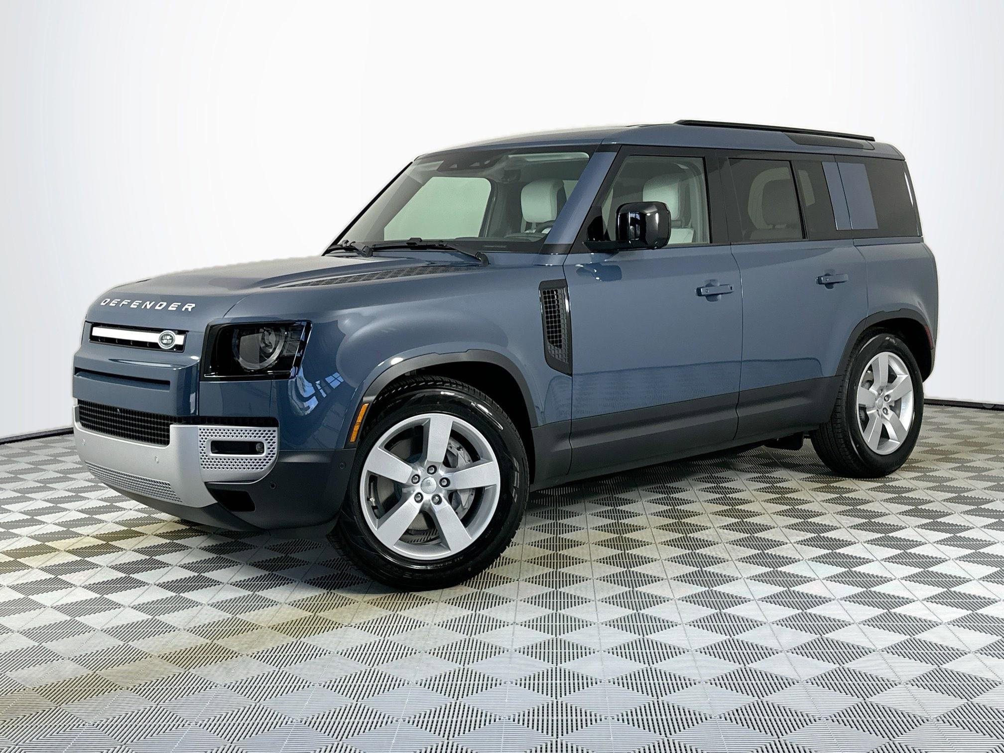 Used 2025 Land Rover Defender 110 S image 1