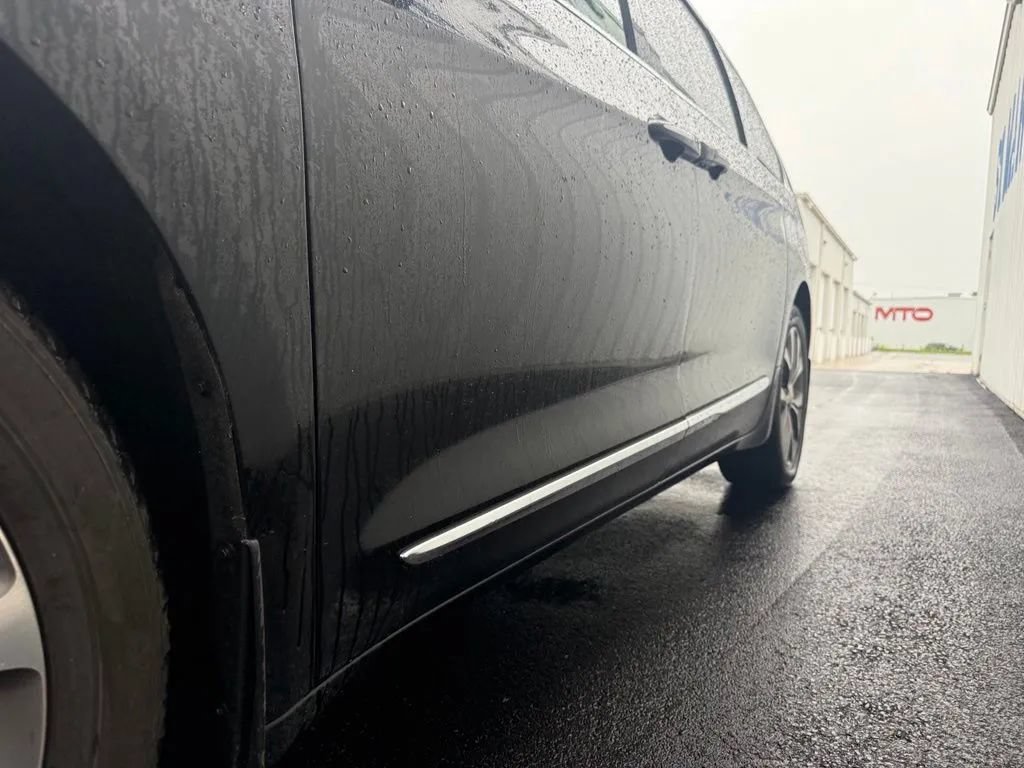 Used 2019 Chrysler Pacifica Limited w/ Tire & Wheel Group FWD image 5