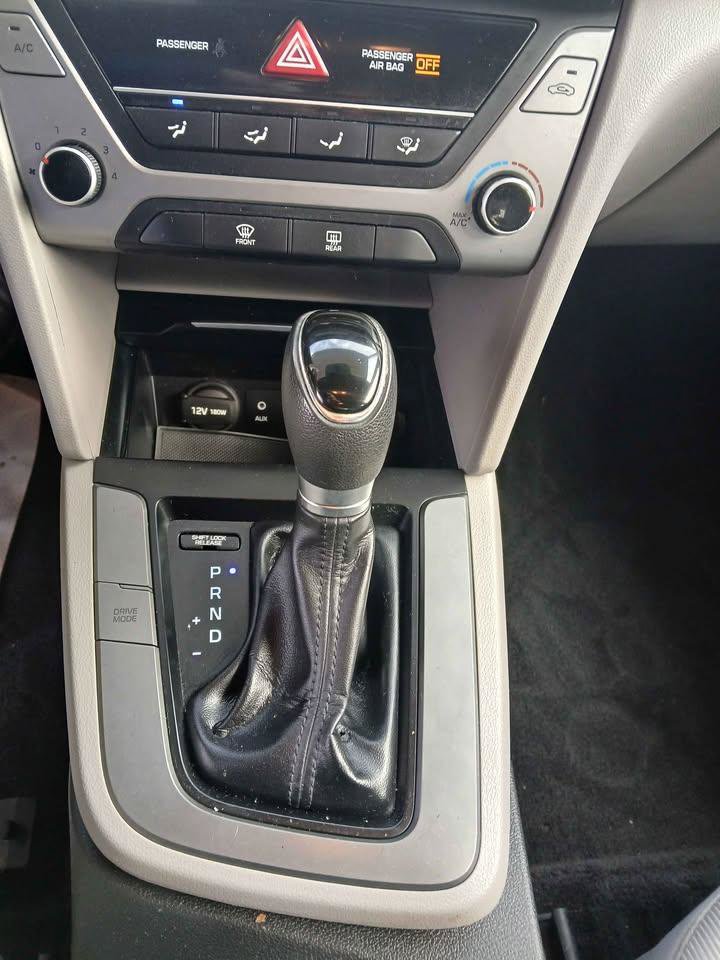 Used 2017 Hyundai Elantra SE FWD image 10