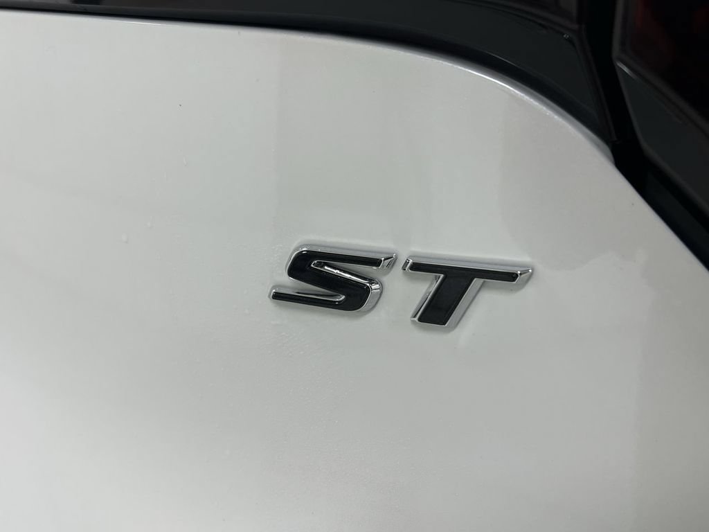 Used 2023 Buick Encore GX Select w/ Sport Touring Package AWD/4WD image 26