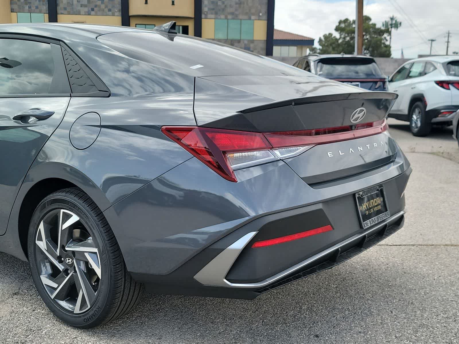 Certified 2025 Hyundai Elantra Sport FWD image 11