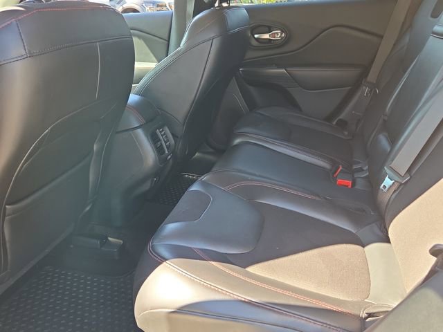 Used 2016 Jeep Cherokee Trailhawk w/ Cold Weather Group image 8