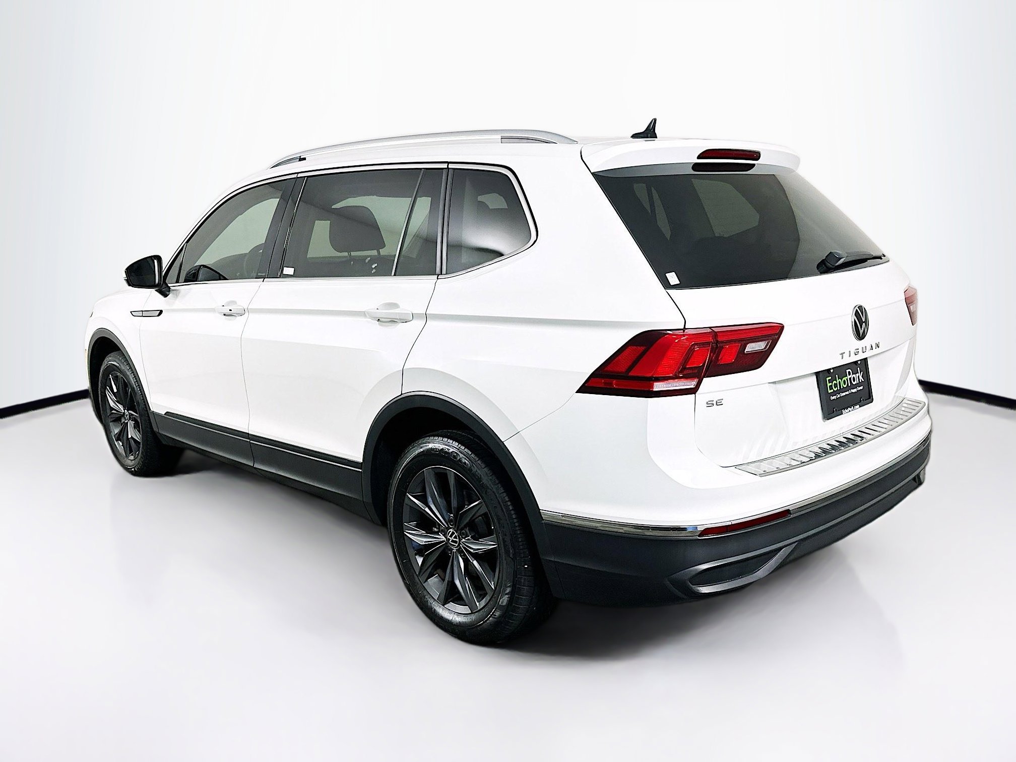 Used 2023 Volkswagen Tiguan SE FWD image 5