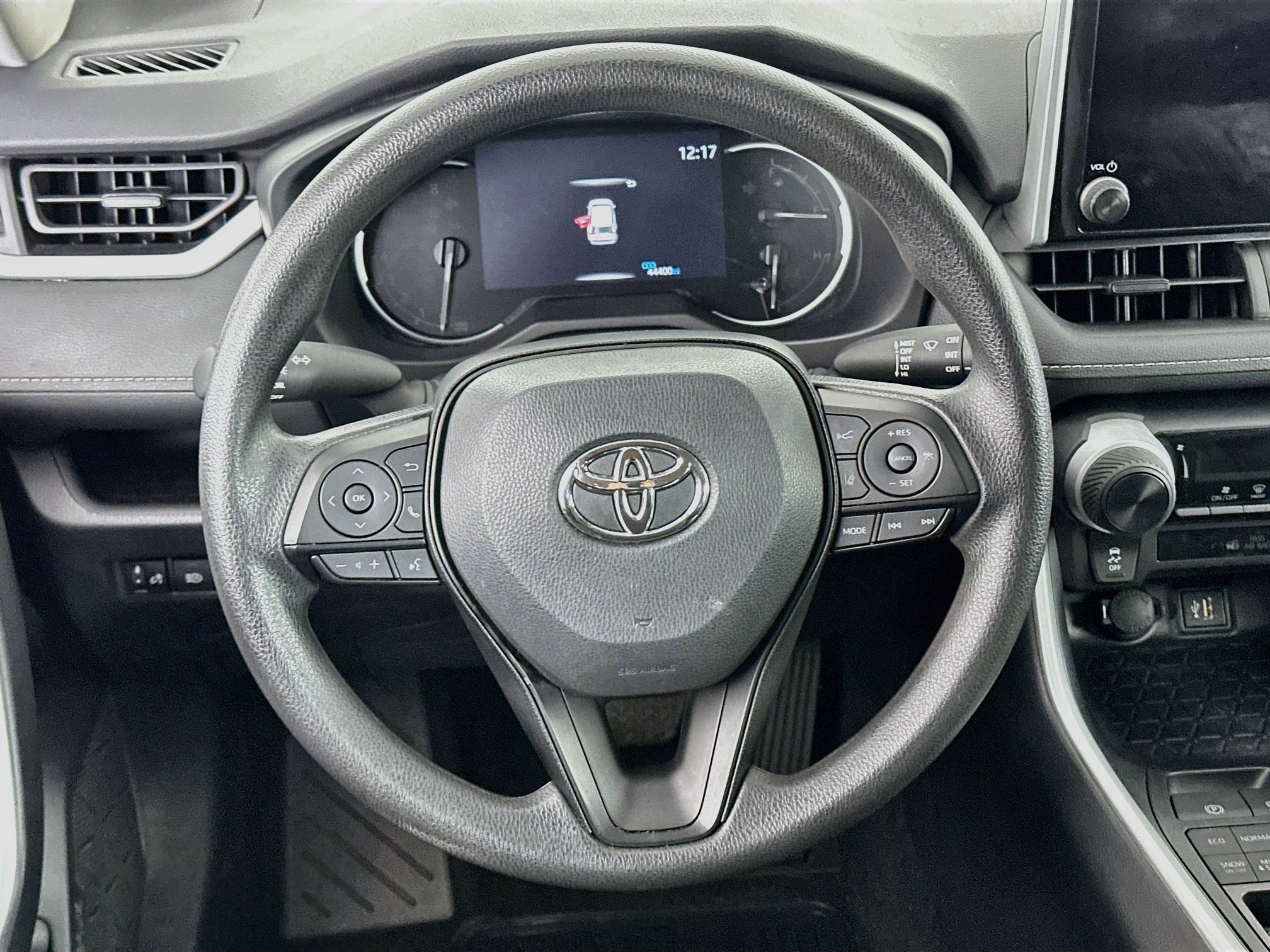 Used 2025 Toyota RAV4 LE AWD/4WD image 18