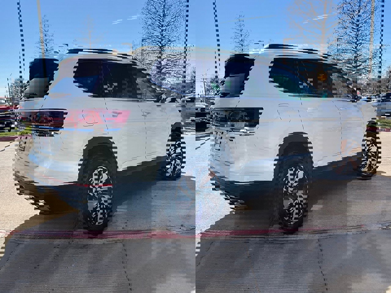 Used 2025 Volkswagen Atlas SE image 6