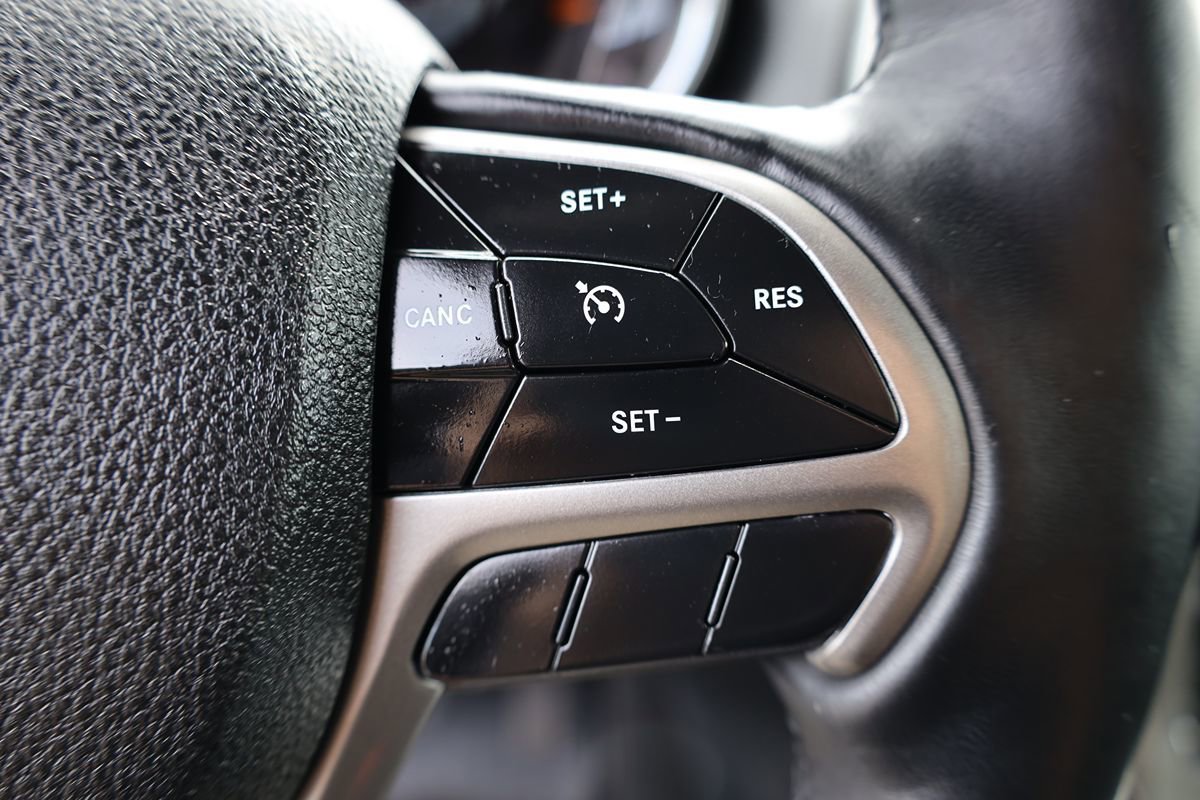 Used 2018 Jeep Grand Cherokee Limited AWD/4WD image 24