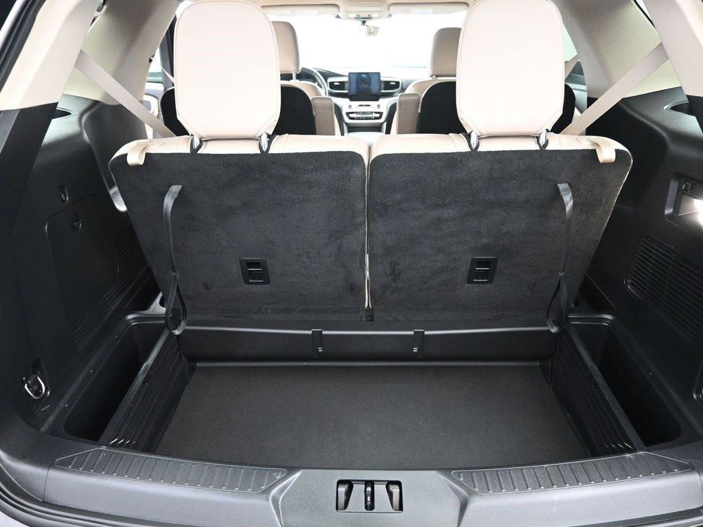 Used 2022 Ford Explorer XLT w/ Equipment Group 202A image 14