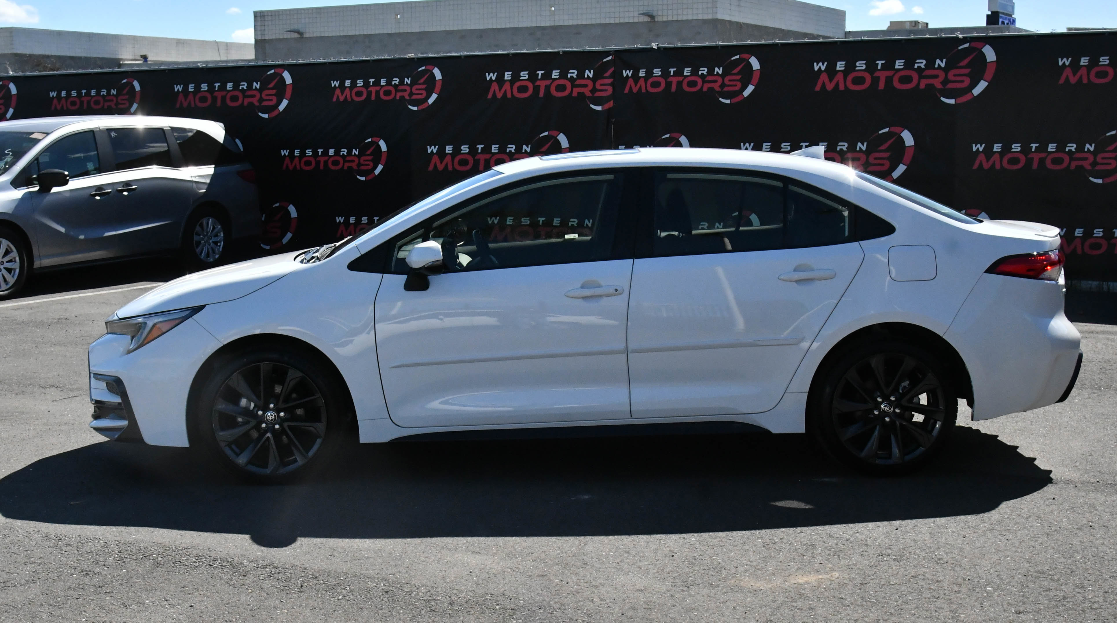 Used 2024 Toyota Corolla SE w/ SE Package image 4